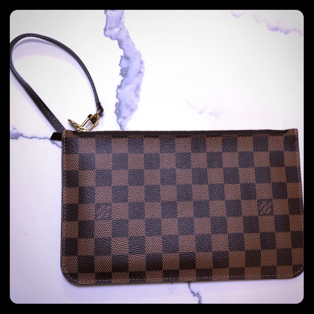 Louis Vuitton Neverfull MM Pochette
